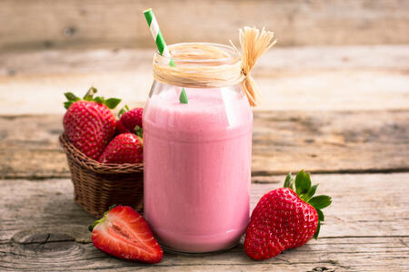 Erdbeer-Smoothie | EUJUICERS.DE © philippfoto - Fotolia