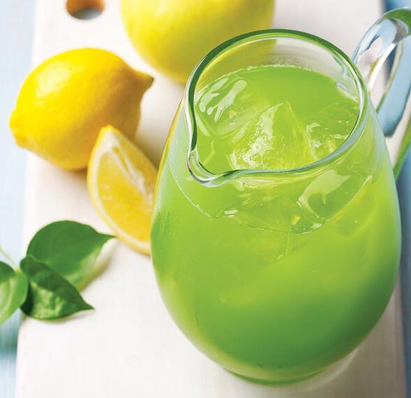 Grüne Limonade für heiße Tage mit Apfel, Minze und Zitrone | EUJUICERS.DE